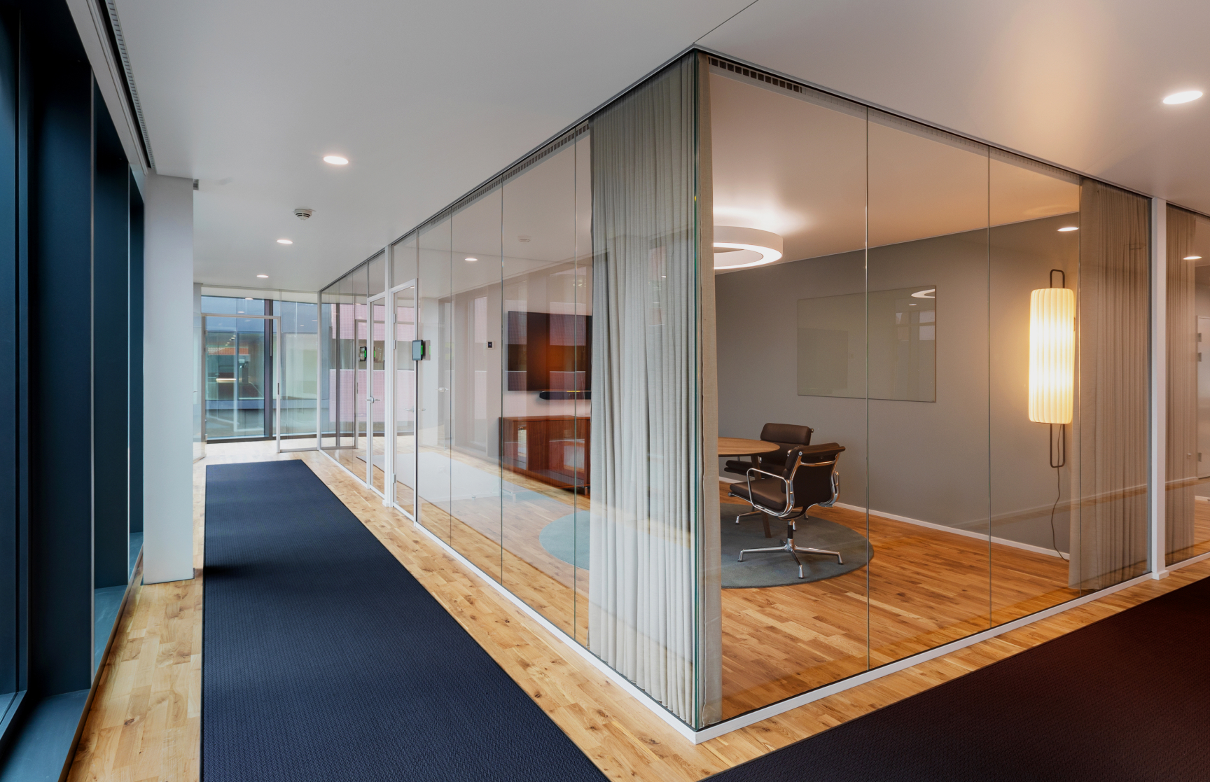 DEKO FG glazed partitions in a modern office